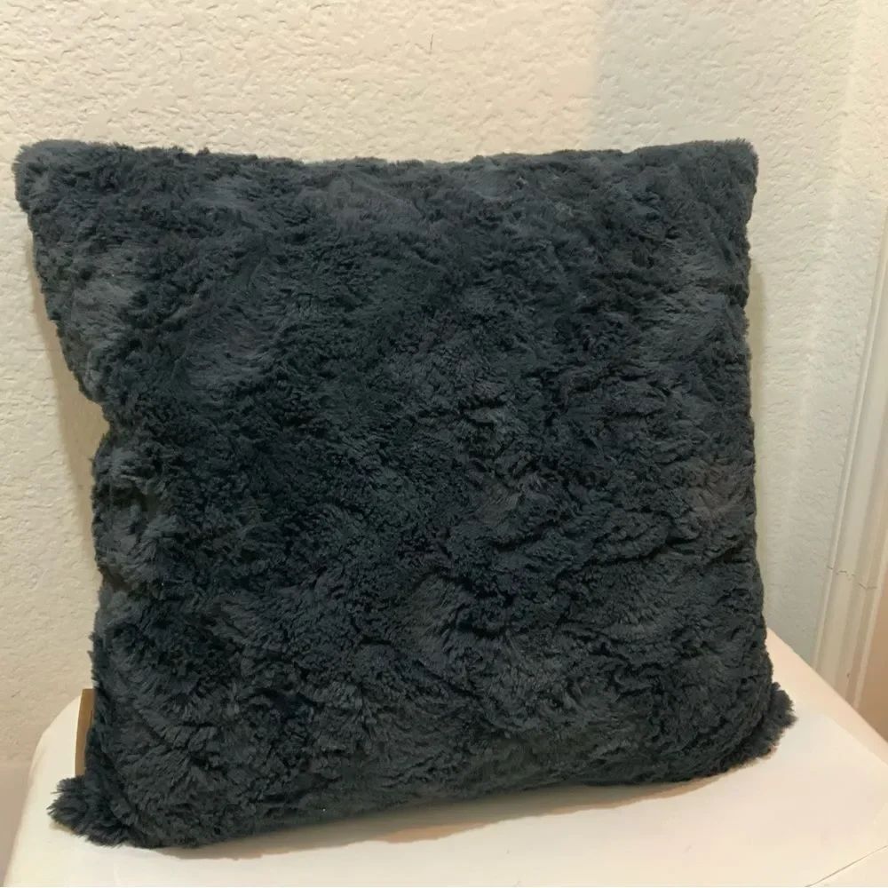 Koolaburra by UGG Bella Gray Decorative Sculpted Faux Fur Pillow 20”